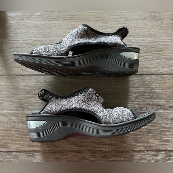 Bzees Debut Sling Back Black and Grey Wedge Open Toe Sandals Size 10M - Picture 4 of 8